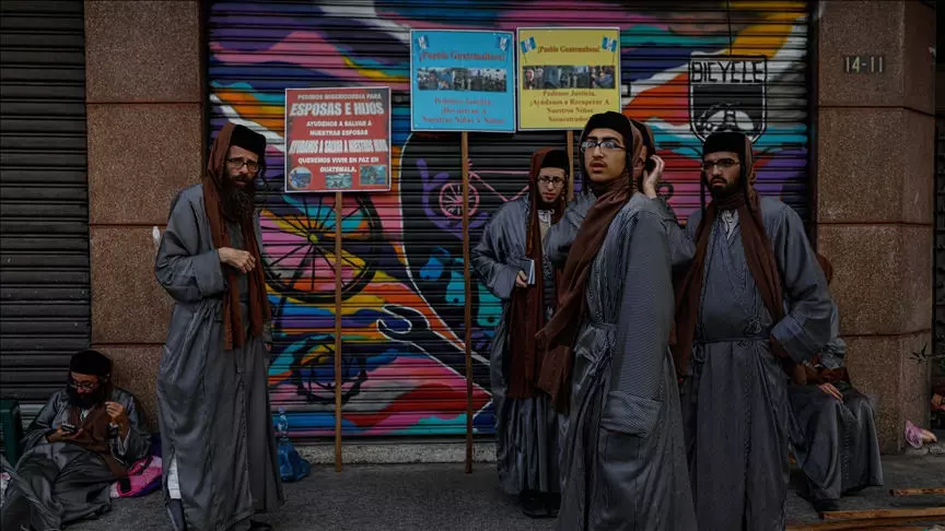 O tarikata şok baskın! 17 çocuk ellerinden alındı!