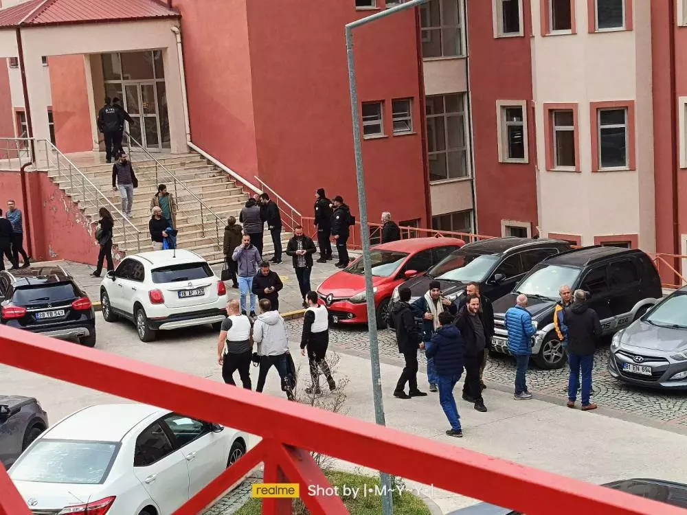 Gümüşhane Üniversitesi'de hareketli dakikalar: Bir personel, silahla başka bir personeli rehin aldı!