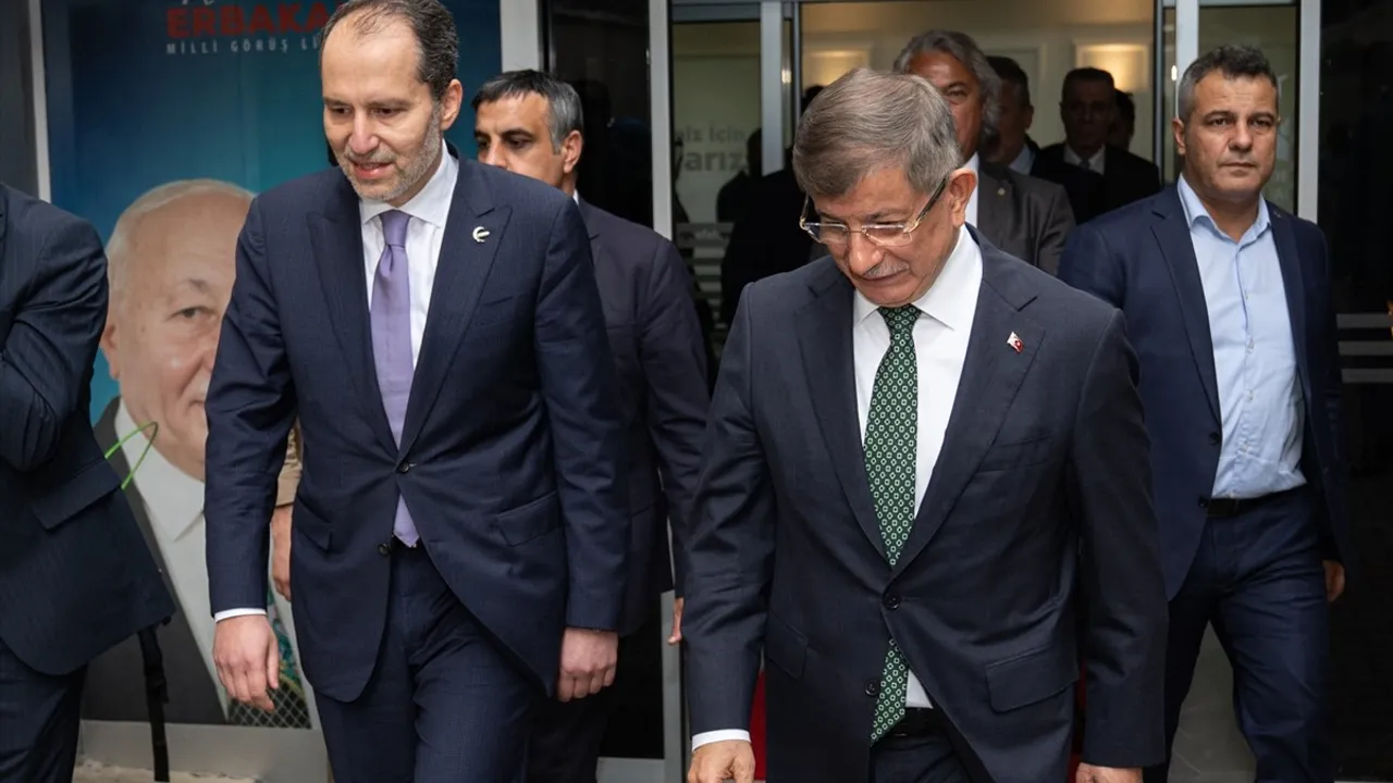 Davutoğlu sinyalleri verdi: Saadet, DEVA, Gelecek ve Yeniden Refah birleşiyor mu?