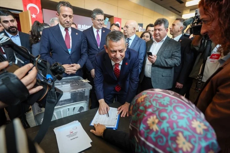 Özgür Özel'in A takımı belli oldu! CHP'nin 39. Olağan Kurultayı'nda 80 kişilik PM ve 15 kişilik YDK belli oldu