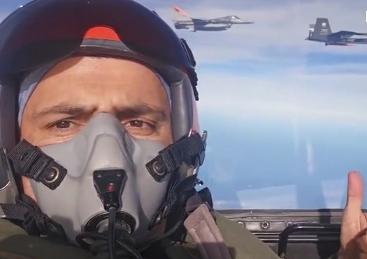 Dünya 'KIZILELMA'yı şaşkınlıkla izledi: Hava-hava füzesiyle bir hava hedefi başarıyla vuruldu!