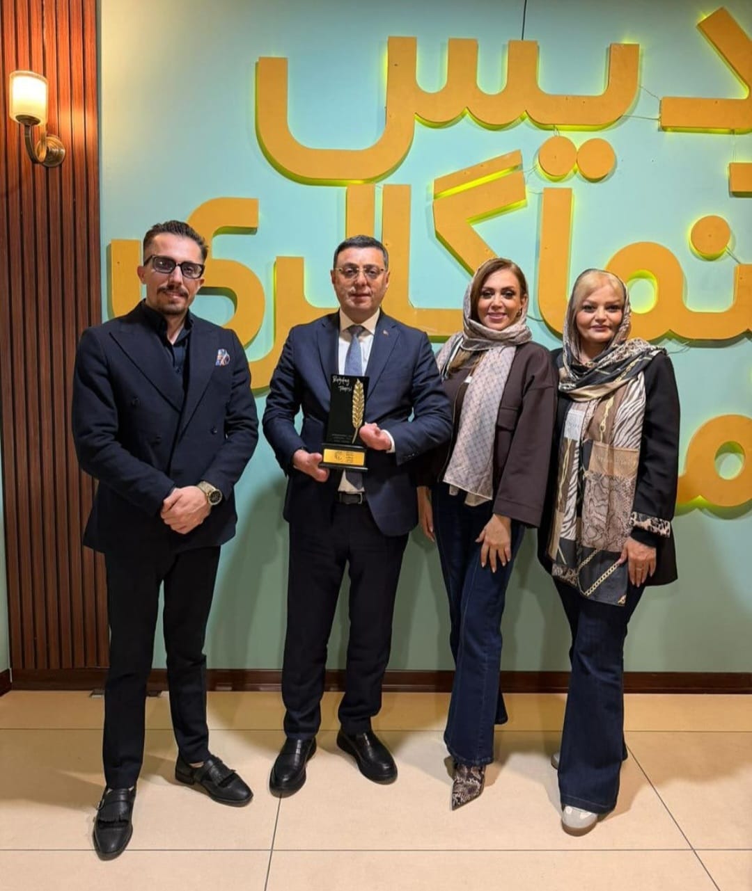 AK Parti Milletvekili Serkan Bayram kendi yaşam öyküsü ile gönüllere dokundu: Buğday Tanesi'ne ödül üstüne ödül yağdı!