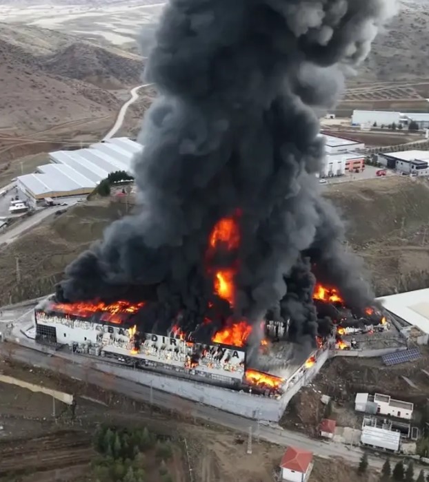 Alev topuna dönen fabrika yangınıyla ilgili Valilikten açıklama!