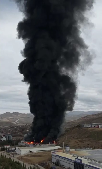 Alev topuna dönen fabrika yangınıyla ilgili Valilikten açıklama!
