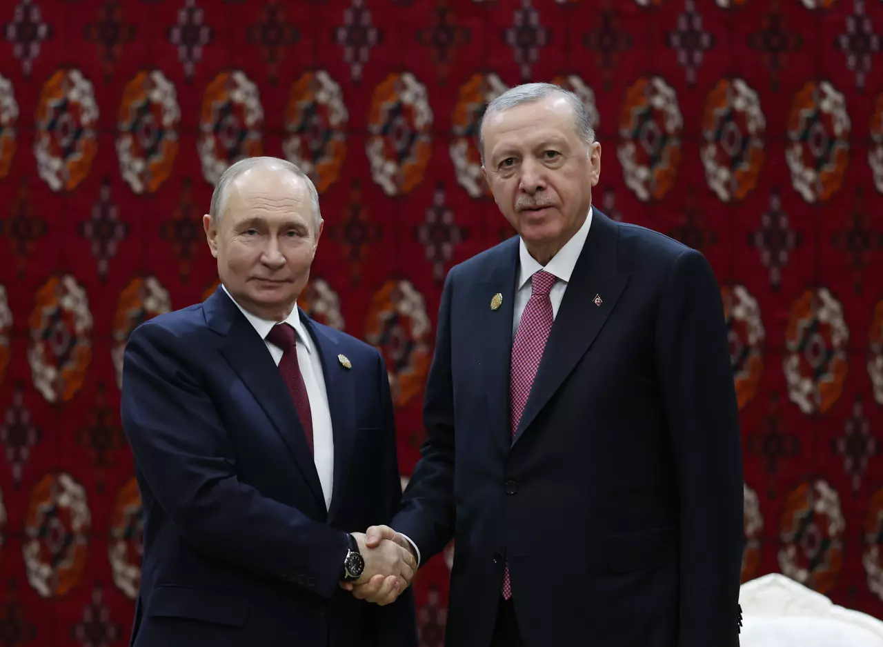 Türkmenistan'da liderler buluşması: Erdoğan, Putin ile bir araya geldi!