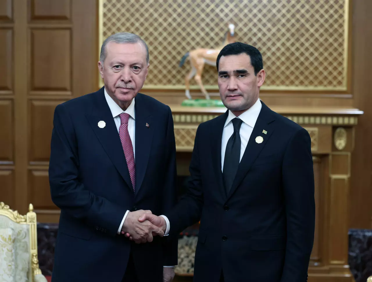 Türkmenistan'da liderler buluşması: Erdoğan, Putin ile bir araya geldi!