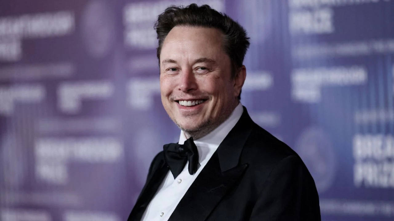 Elon Musk dünya zirvesine oturdu: Katlanan serveti ile 600 milyar doları aşan ilk kişi oldu!