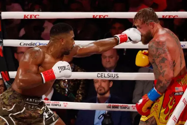 Jack Paul ringi salladı: Mike Tyson'ı dünyanın gözü önünde yere serdi!