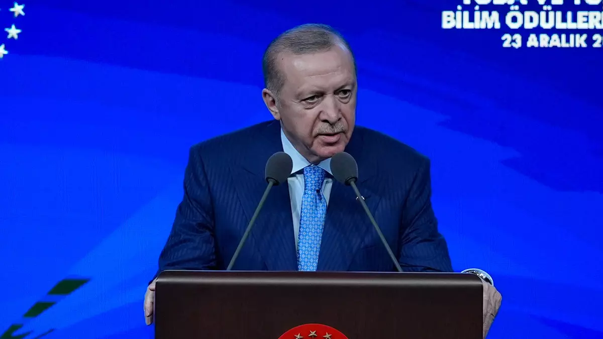 Erdoğan'ın ilk kez konuştu: Özgür Özel'in mezar başındaki rakı kadehli görüntülerine bakın ne dedi?
