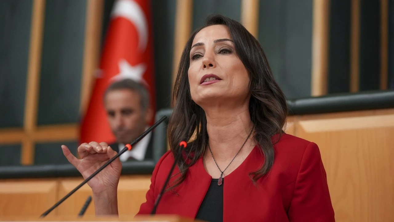 DEM'li Tülay Hatimoğulları'ından dikkat çeken çıkış: Kürtler kamusal alanda Kürtçe Kur'an okuyabilmeli!