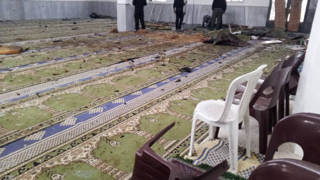 Suriye'de cuma namazı kana bulandı: Camide meydana gelen patlamada çok sayıda yaralı ve ölü var!