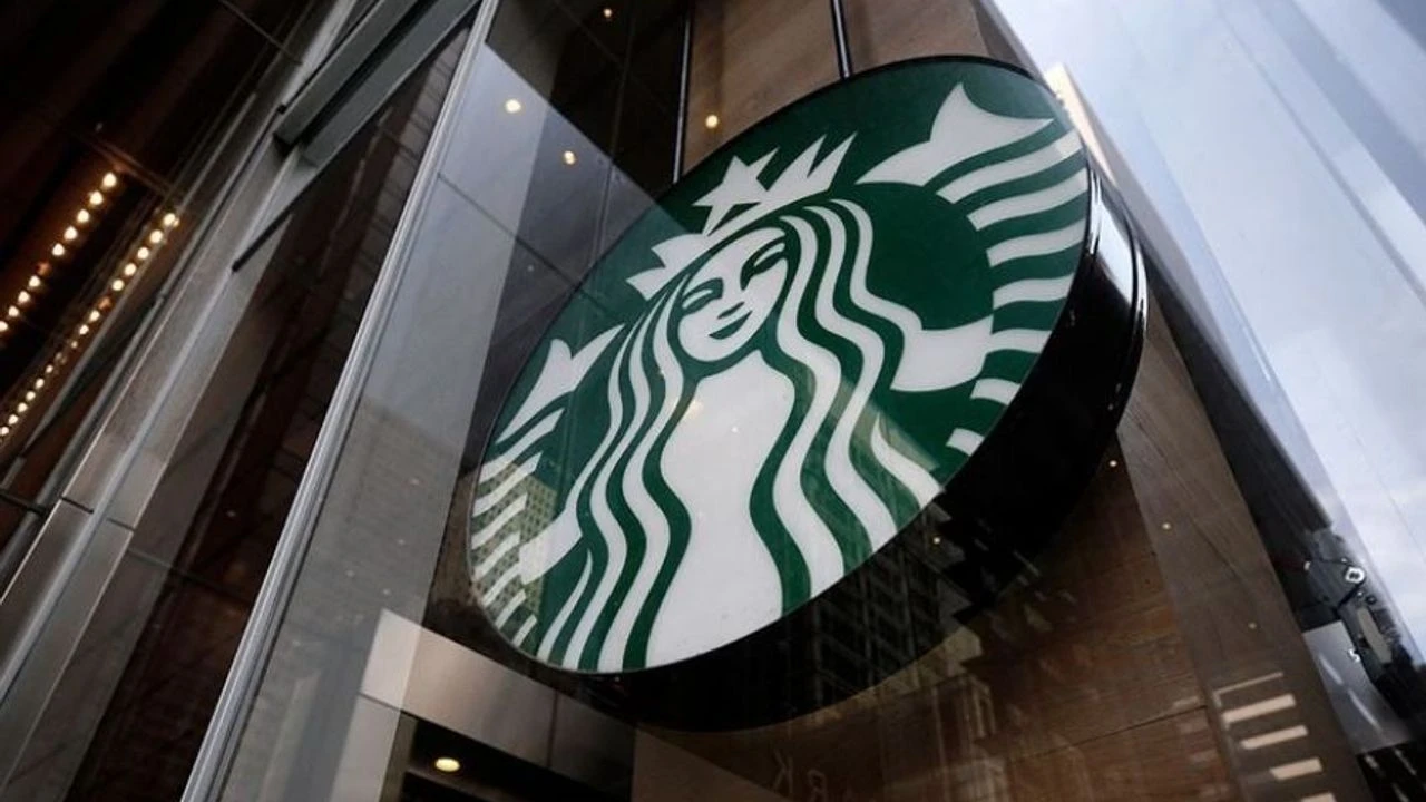 Starbucks batıyor mu? Yüzlerce mağazasını kapatacak!