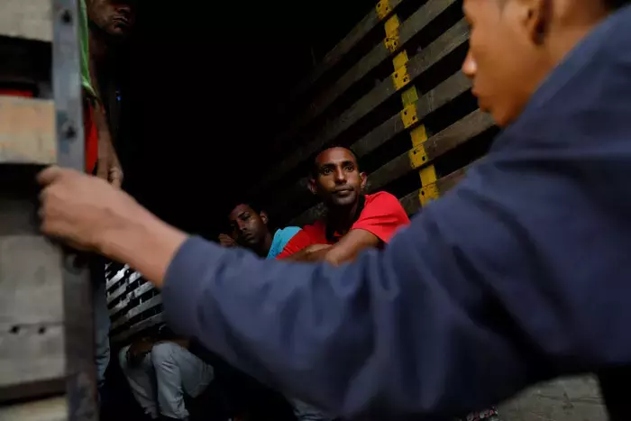 Kolombiya, Venezuela arasında mülteci krizi mi başlıyor: Kolombiya sınırına binlerce askerden duvar örüyor!