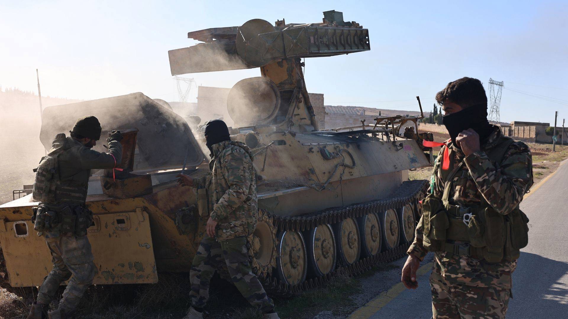 Suriye ordusu Halep'e tanklarla girdi: Halep'te terör örgütü YPG'ye karşı bomba yağdırıyor!