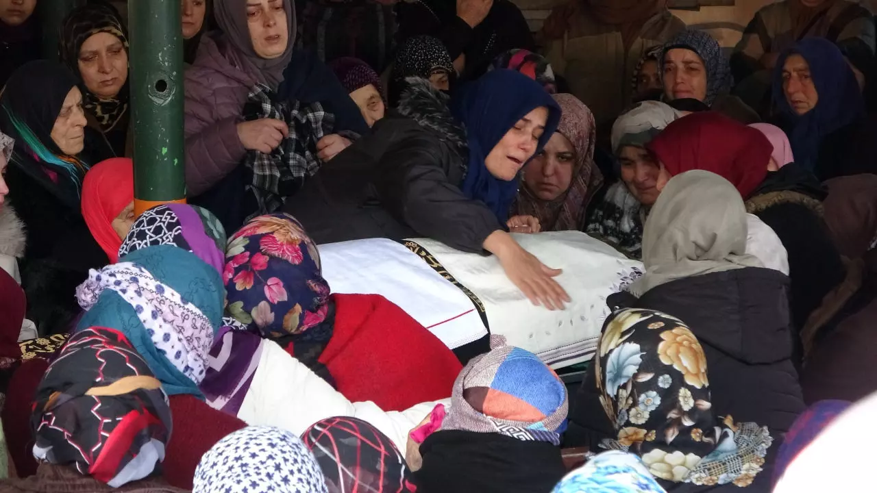 Saç ekimi için gittiği estetik merkezinden cenazesi çıktı!