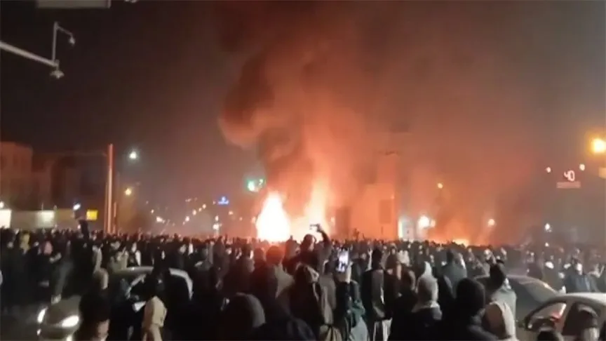 Dünya onların kapışmasına odaklandı: Trump "Starlink göndereceğim" dedi, İran'dan bakın ne karşılık geldi?