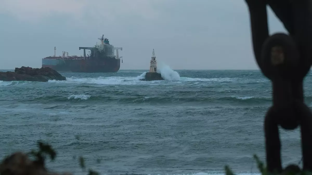 Karadeniz'de hareketli dakikalar: Yunan tankerleri İHA'larla vuruldu!