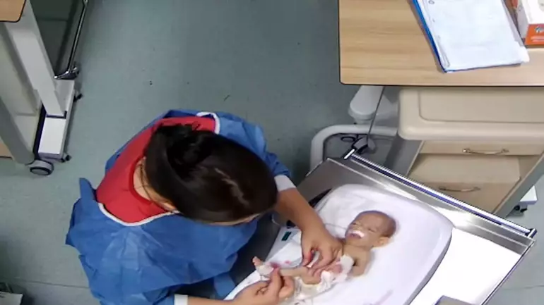 Hemşire şiddeti engelli bıraktı: Deniz Esin'in darbedilme anları yıllar sonra ortaya çıktı!