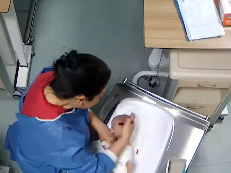 Hemşire şiddeti engelli bıraktı: Deniz Esin'in darbedilme anları yıllar sonra ortaya çıktı!