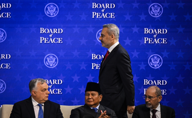 Dünyanın gözü önünde Barış Kurulu için imzalar atıldı! Trump: Gazze'de savaşı durduruyoruz