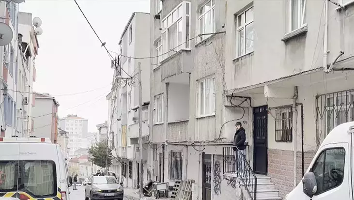 Bağcılar’da şüpheli ölüm: Aynı evden 3 kişi hayatını kaybetti, 1 kişi ağır yaralı 