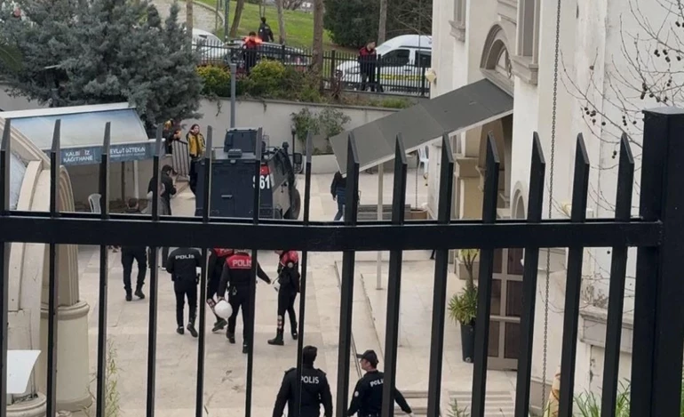 Kağıthane'de ''bize ne oldu?'' dedirten olay: Annelerinin cenazesinde miras kavgası kanlı bitti!