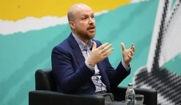 Bilal Erdoğan'a genç kızdan dikkat çeken soru: 'Neyden para kazanıyorsunuz?' İşte o yanıt...