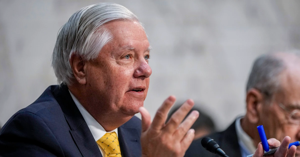 Trump'ın destekcisi ABD'li senatör enatör Lindsey Graham'ı utandıran soru: Neden eşcinsel olduğunu itiraf etmiyorsun?