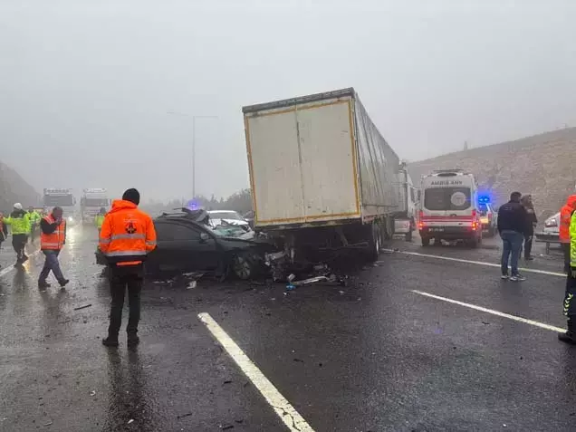 Gaziantep - Şanlıurfa otoyolunda 8 araç birbirine girdi; ölü ve yaralılar var