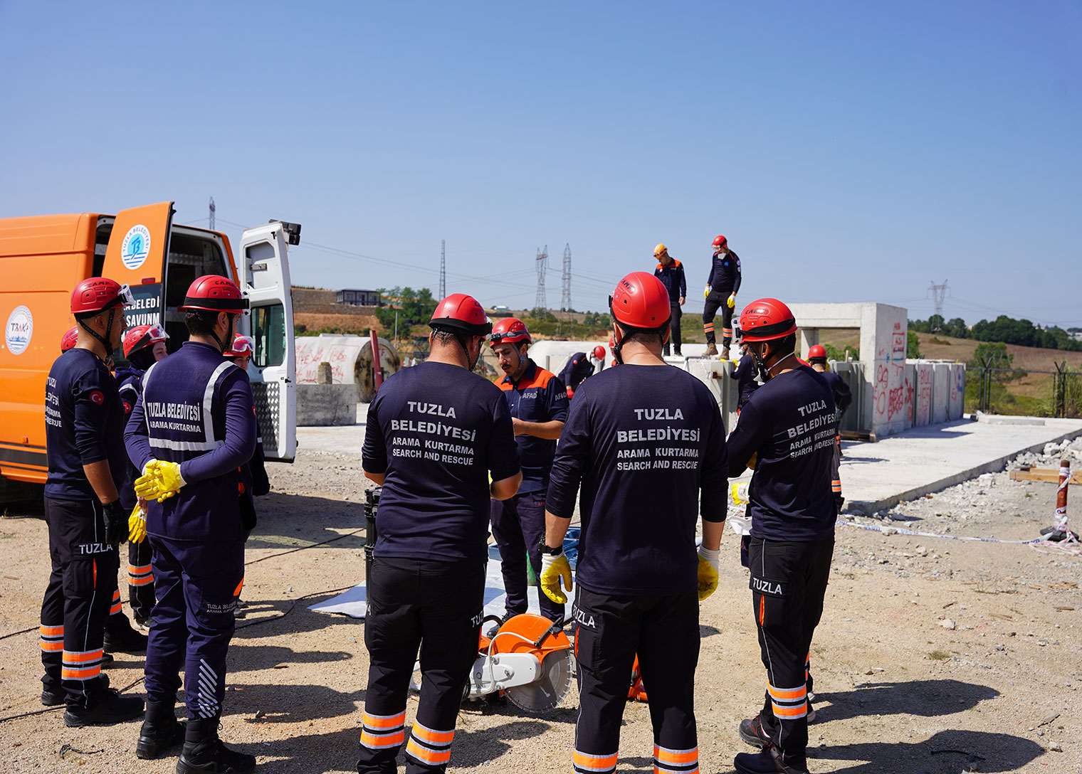 Tuzla’da 6 Şubat deprem şehitleri böyle anıldı: Telsizlerden başsağlığı anonsları yükseldi