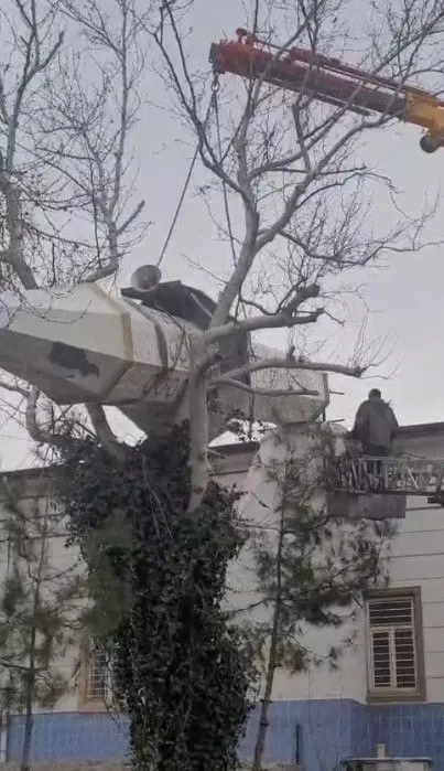 Camiye gelen cemaat minareyi görünce şaştı kaldı!