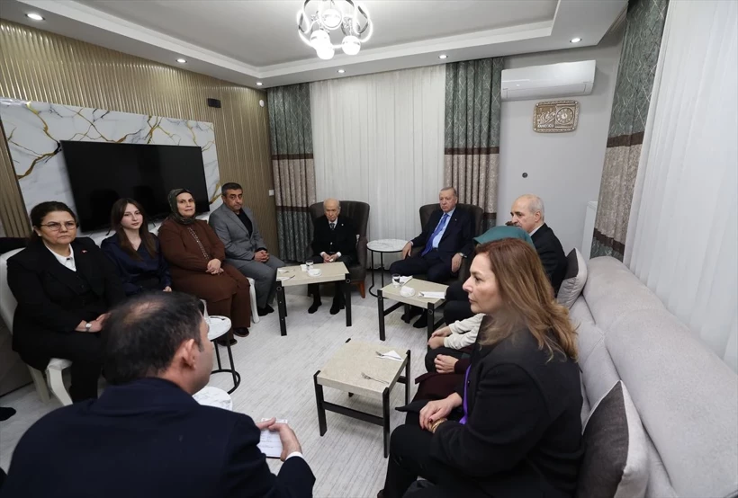 Cumhurbaşkanı Erdoğan'dan, depremzede aileye ziyaret