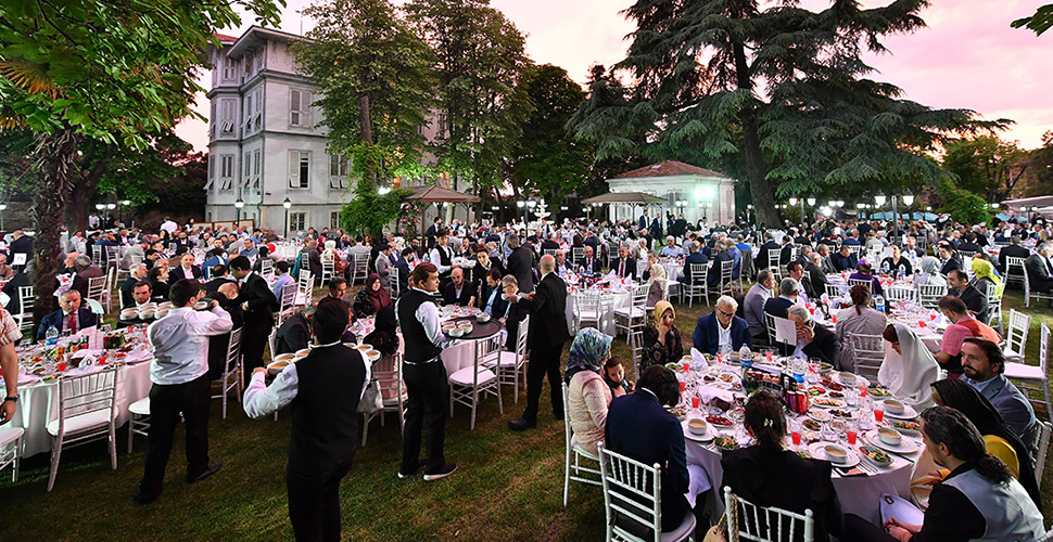 İstanbul Valiliği'nden ramazan hazırlığı: İftar programlarında ve ışıklandırmaya yeni düzenleme