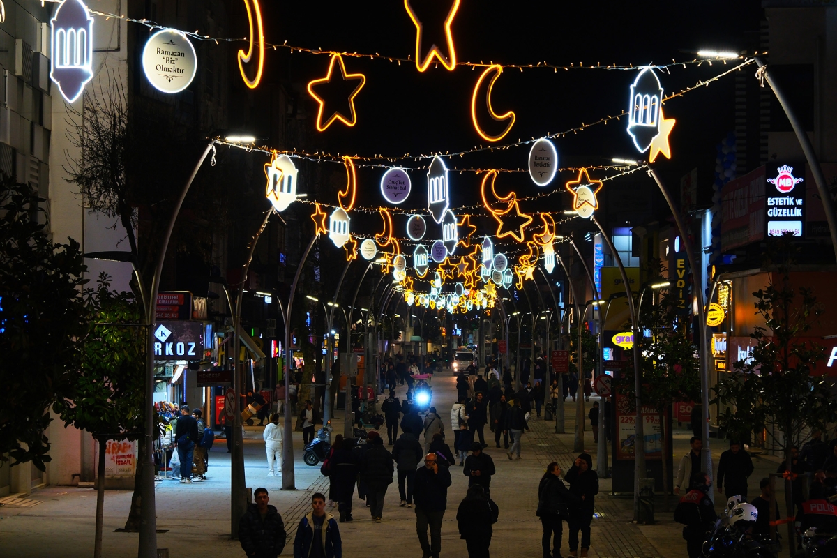 İstanbul Valiliği'nden ramazan hazırlığı: İftar programlarında ve ışıklandırmaya yeni düzenleme