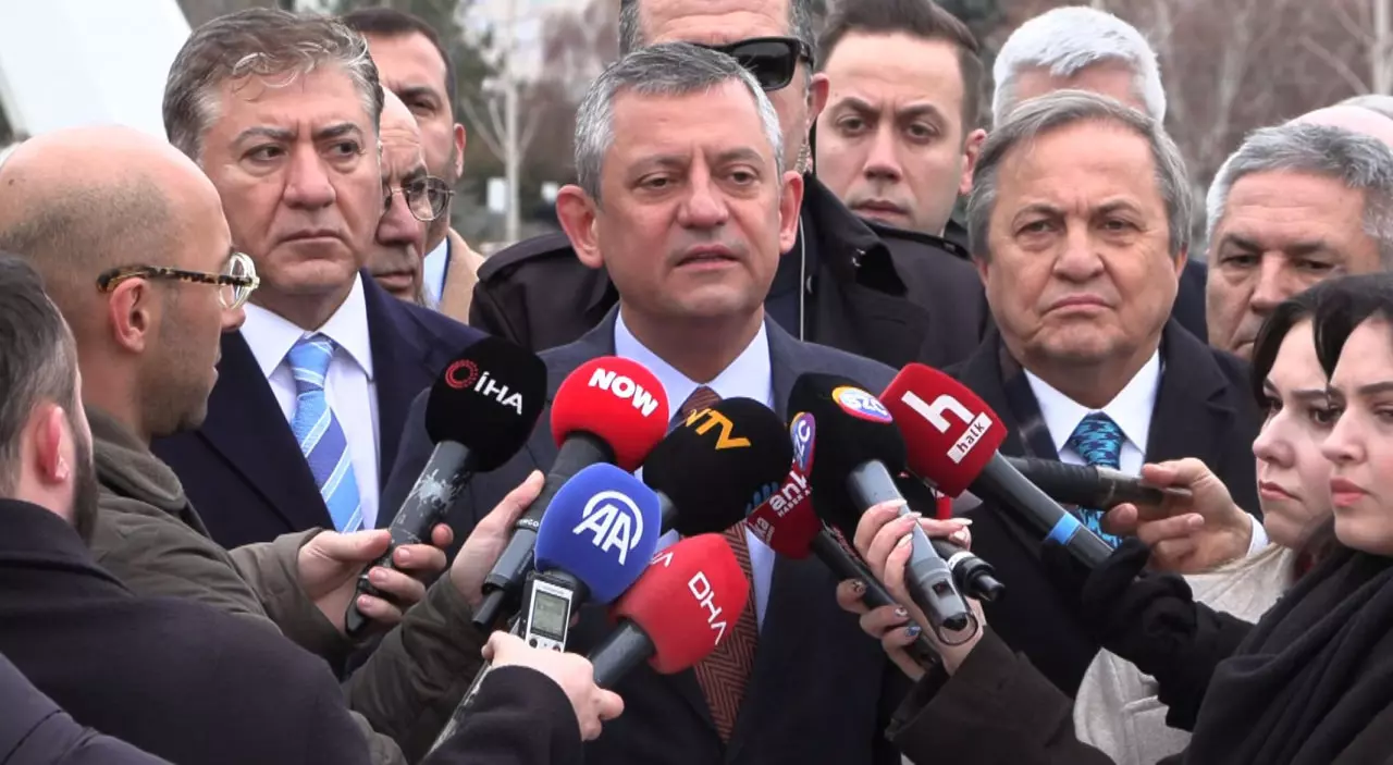 Özgür Özel'den dikkat çeken açıklama: Yeni adalet Bakanı Akın Gürlek'i apaçık tehdit mi etti? İşte o skandal sözler!