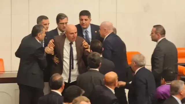 Meclis'teki kavgaya ilişkin Osman Gökçek: Gereken cevabı verdik ve evlerine gönderdik!