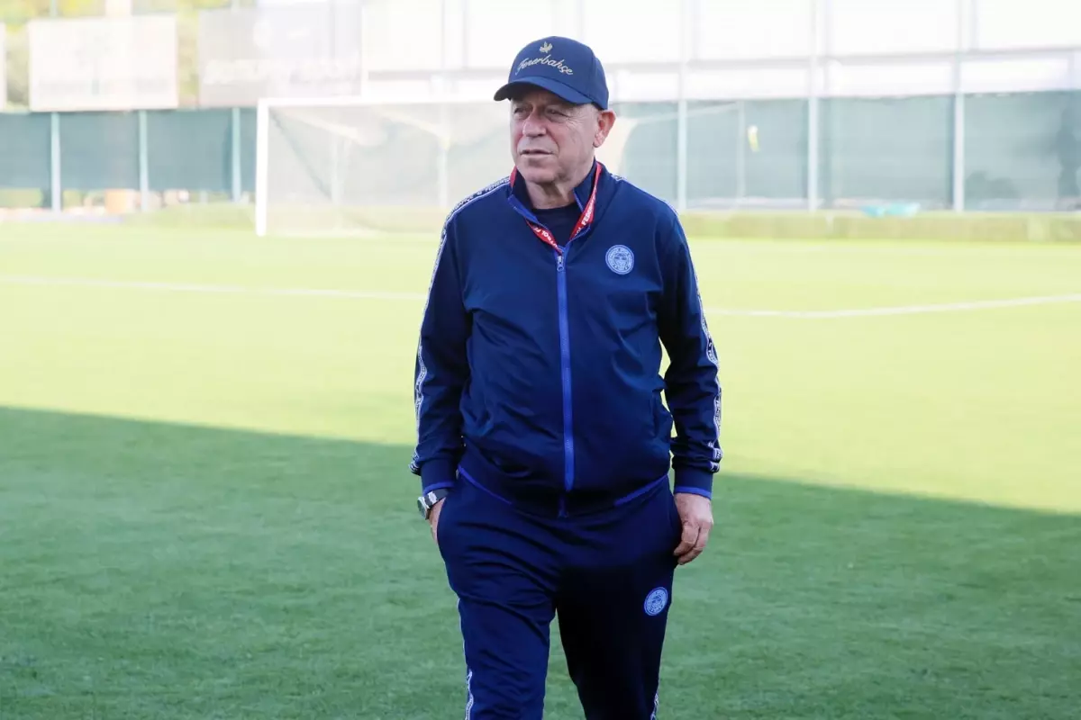 Fenerbahçe dikkat çeken ayrılık: Altyapı Koordinatörü Sedat Karabük kulüple vedalaştı