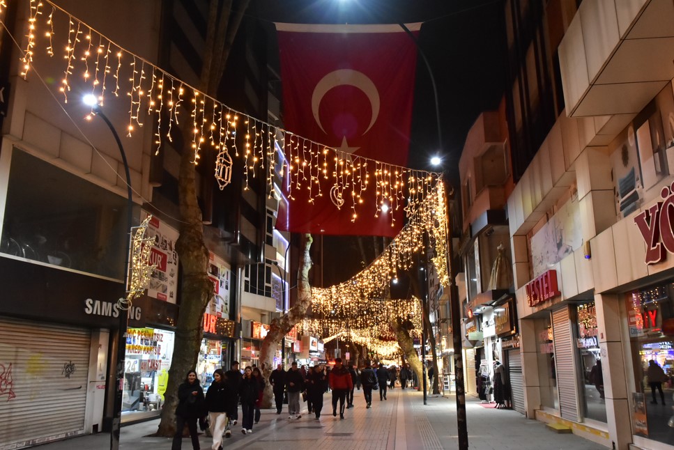 Pendik bu Ramazan'da da yine ışıl ışıl...