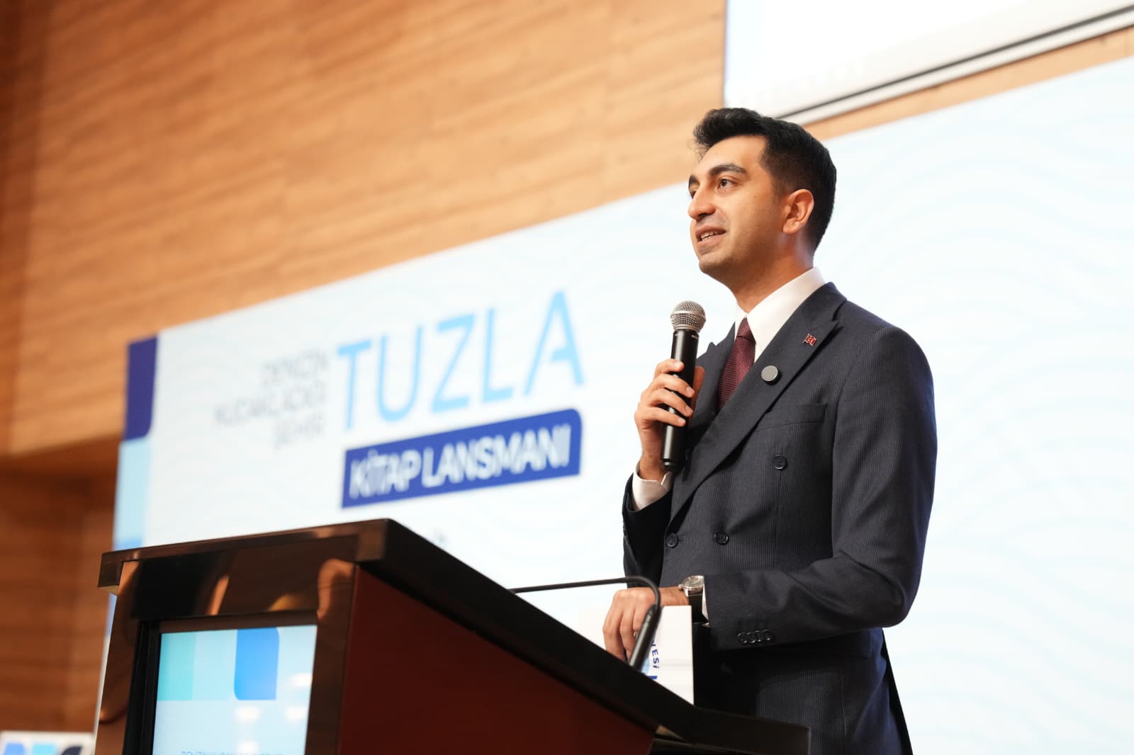 “Denizin Kucakladığı Şehir- Tuzla” kitabı çıktı!