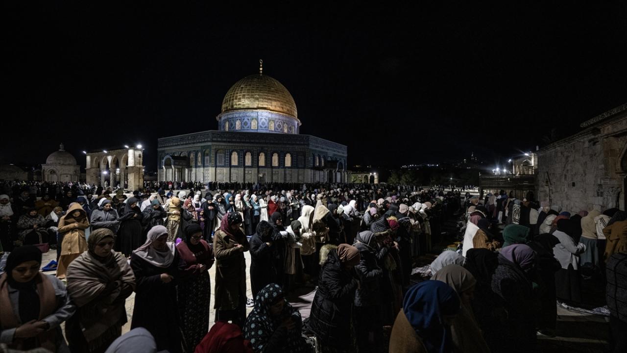 Binlerce müslüman Ramazanda da yine Mescid-i Aksa'ya koştu!