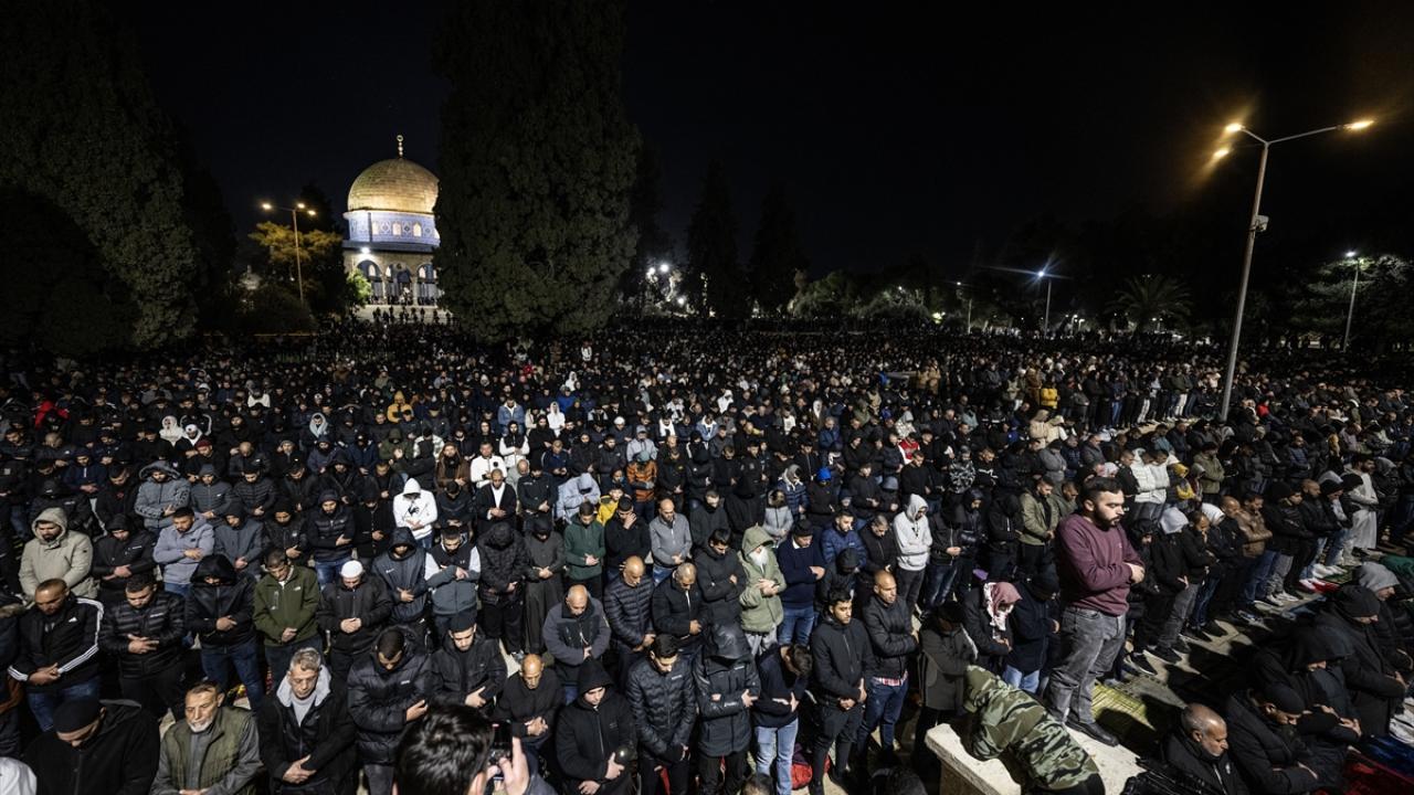 Binlerce müslüman Ramazanda da yine Mescid-i Aksa'ya koştu!