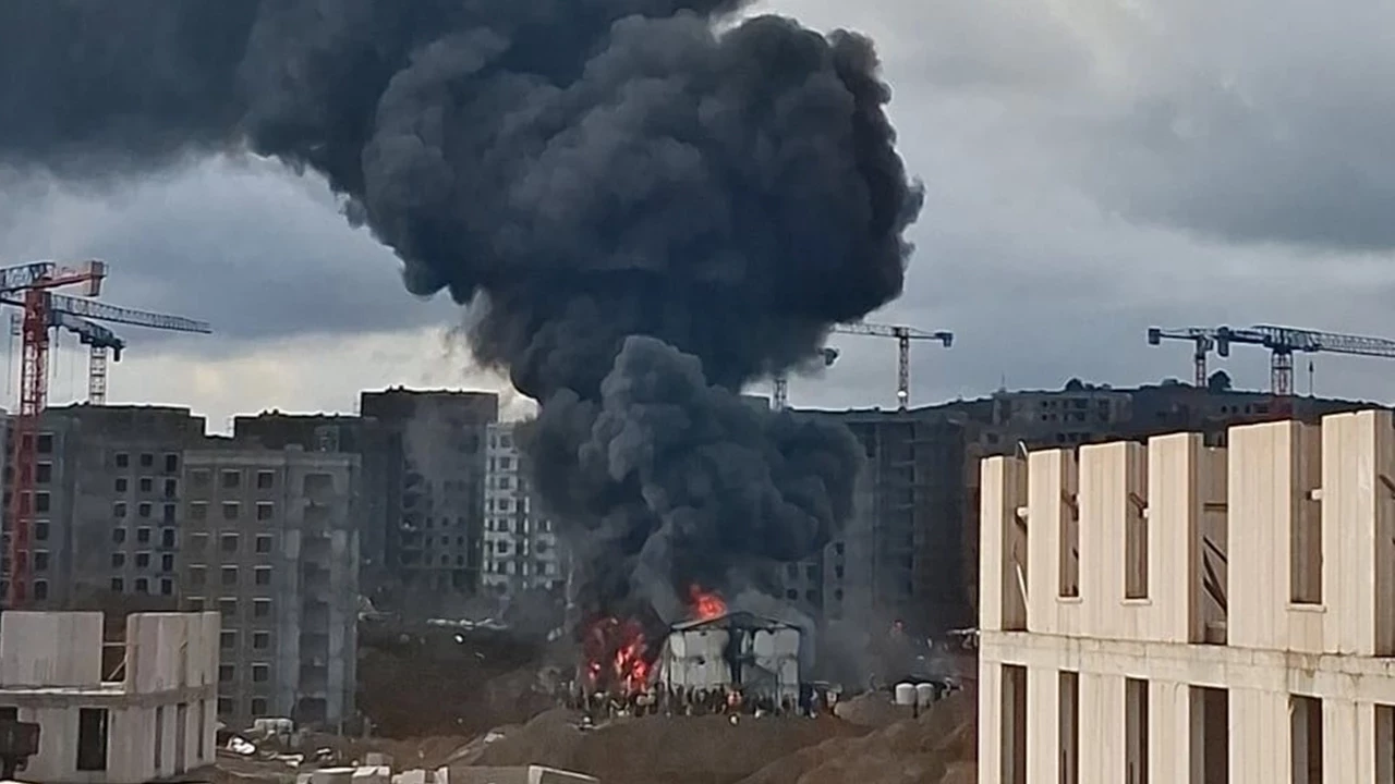 Tuzla'da hareketli dakikalar: İşçilerin kaldığı şantiyede yangın çıktı!