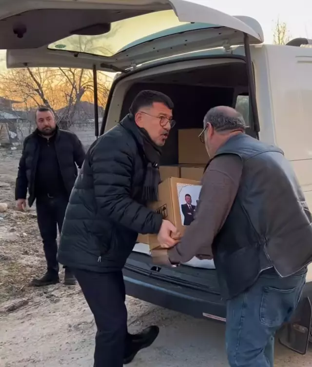 Yardım kolilerine resmini bastırdı: CHP'li Veli Ağbaba sosyal medyada linçlendi!