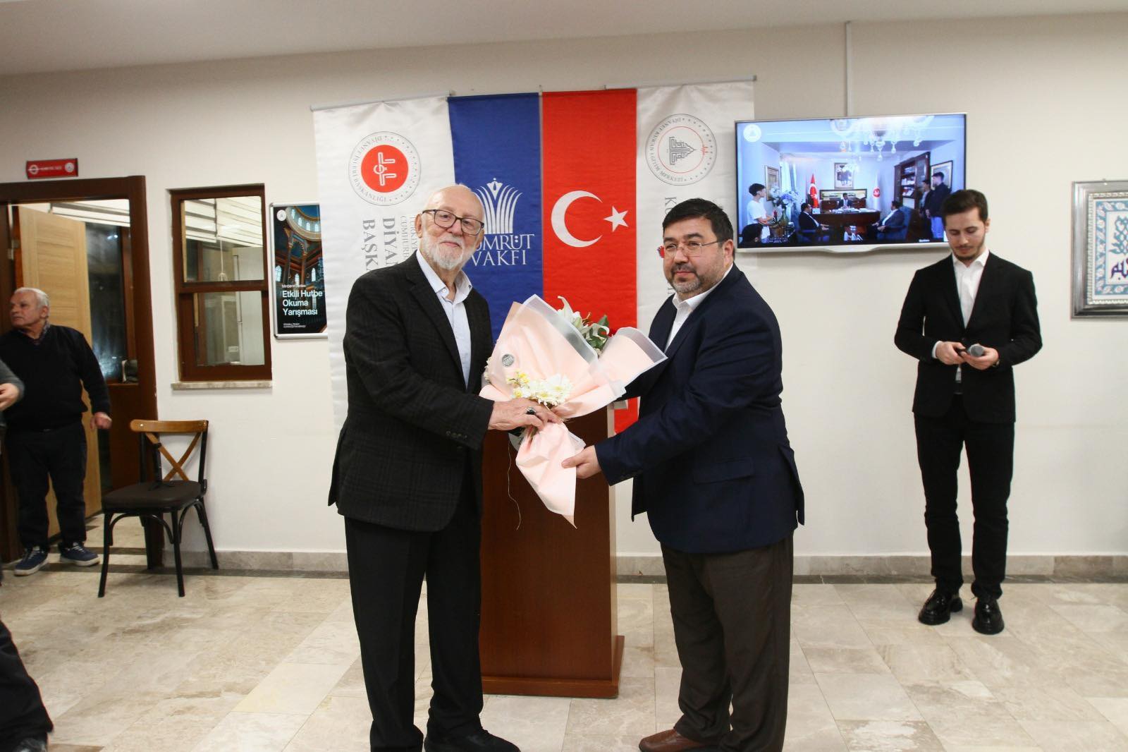 Zümrüt Vakfı’nın İftar Programına yoğun katılım