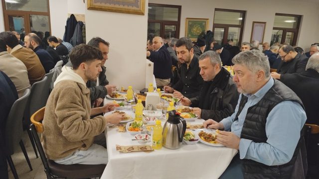 Zümrüt Vakfı’nın İftar Programına yoğun katılım