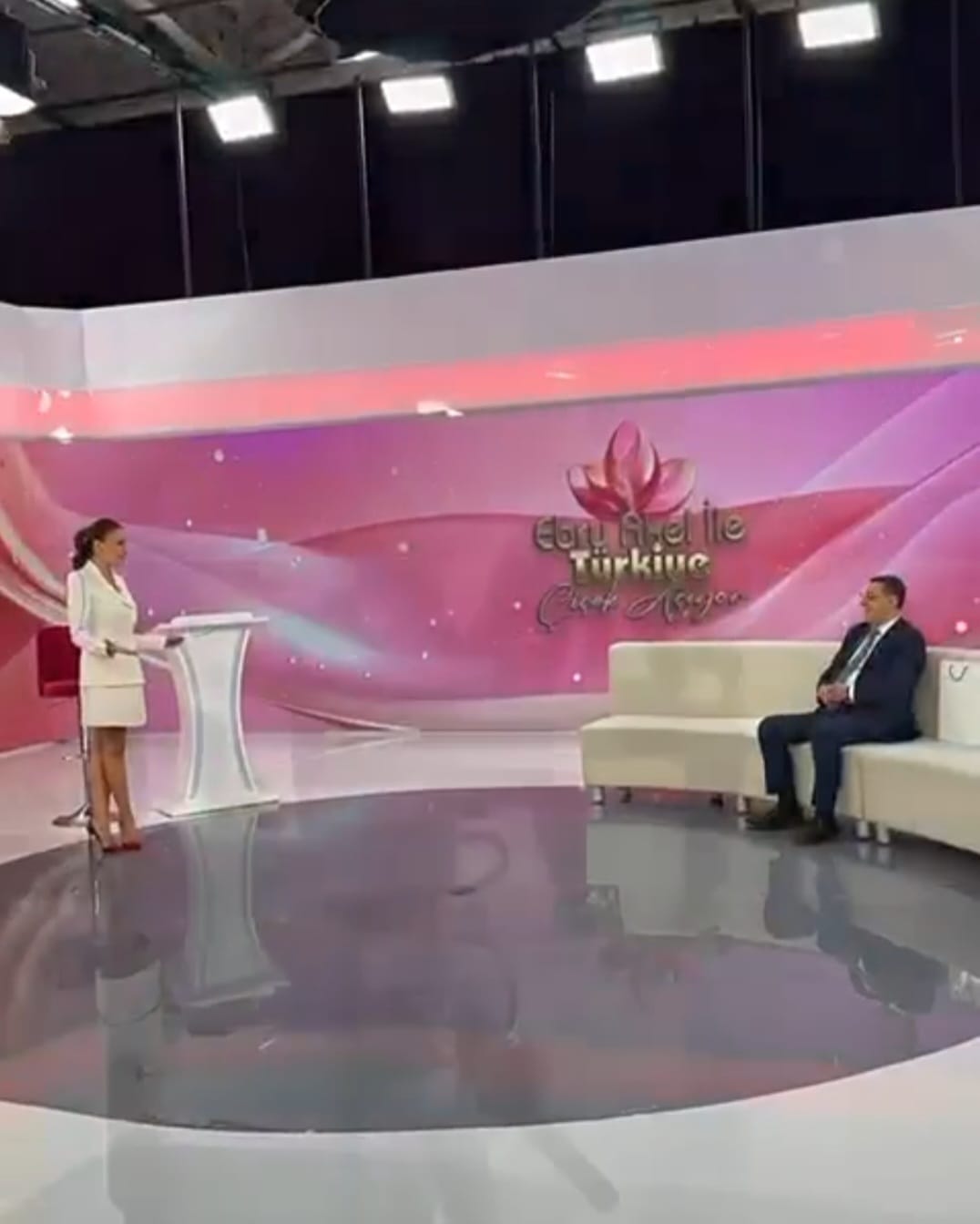 Buğday Tanesi filmi'nin kahramanı Serkan Bayram Ebru Akel'in konuğu oldu