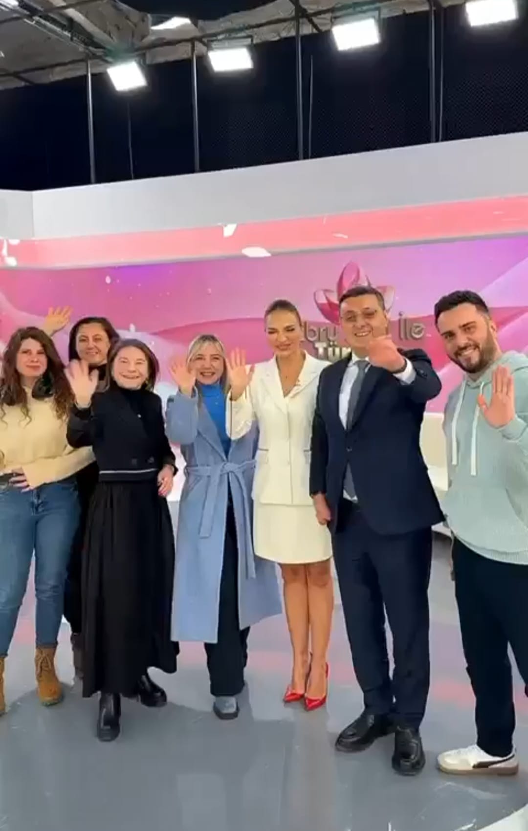 Buğday Tanesi filmi'nin kahramanı Serkan Bayram Ebru Akel'in konuğu oldu