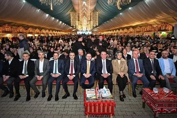 Bakan Gürlek’ten Sultangazi Etkinlik Çadırında vatandaşlarla bir araya geldi