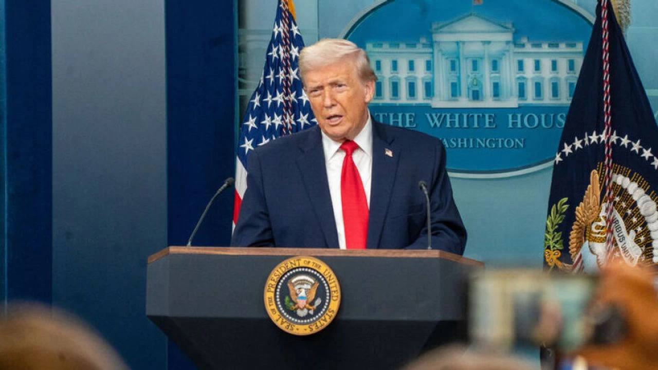 Trump gözünü İrana karattı: İran'ı haftaya çok sert vuracağız!