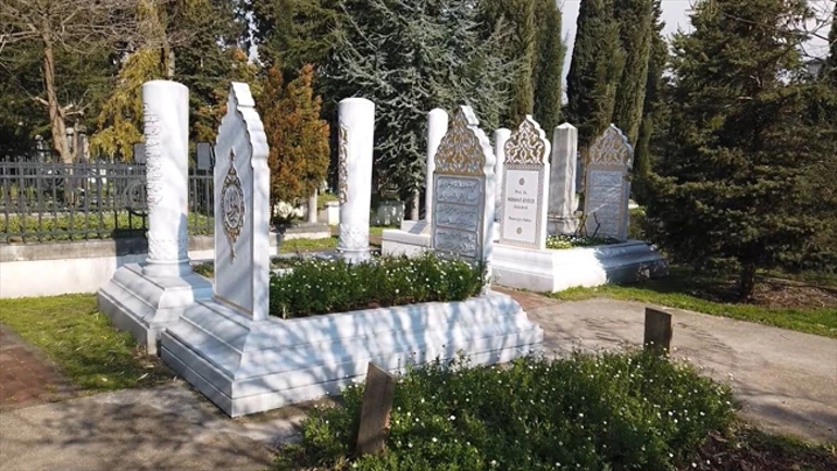 Tarih adamı İlber Hoca'a veda: Törenin ardından Fatih Camisi Haziresi'ne defnedilecek